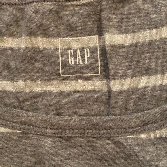 Gap size XS gray and silver T-shirt, the silver is sparkly. See picture. - Picture 3 of 6